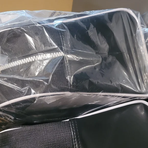 NWT!!Puma Black and White Bag - Picture 4 of 7